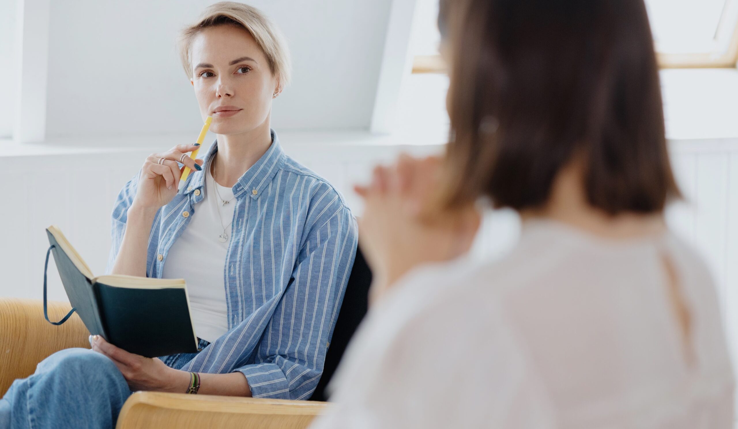 psychologist-in-the-medical-office-listening-caref-2025-02-22-17-07-40-utc-scaled